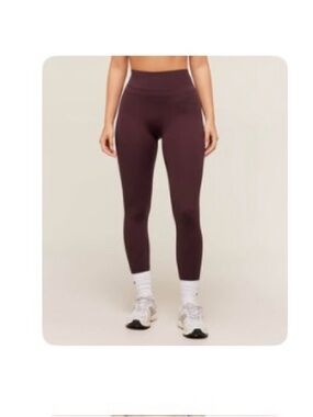 High-Waist Seamless Leggings in Deep Plum